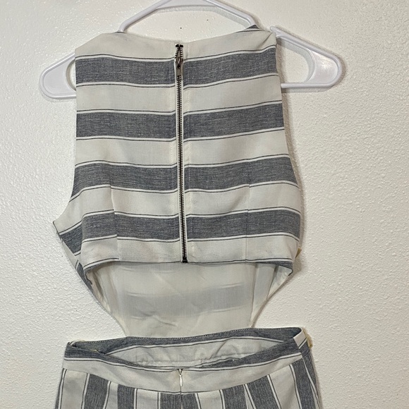 L'ATISTE Gray and White Striped Jumpsuit Size M - Picture 9 of 16